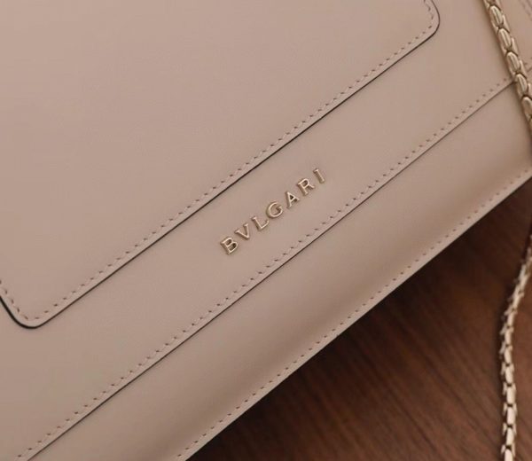 Grand sac à bandoulière Bvlgari Serpenti Forever en cuir de veau beige – Image 11