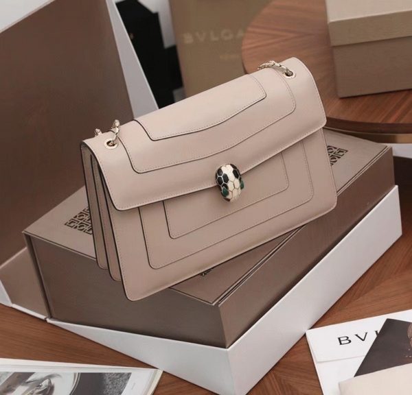 Grand sac à bandoulière Bvlgari Serpenti Forever en cuir de veau beige – Image 5