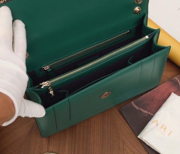 Grand sac à bandoulière Bvlgari Serpenti Forever en cuir de veau vert – Image 8