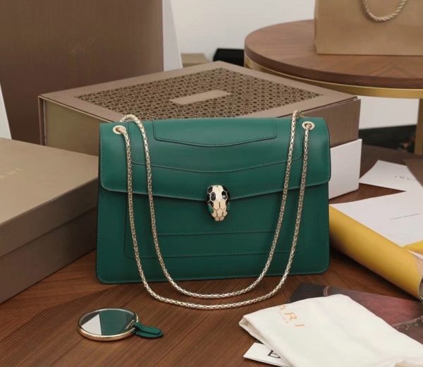 Grand sac à bandoulière Bvlgari Serpenti Forever en cuir de veau vert – Image 6