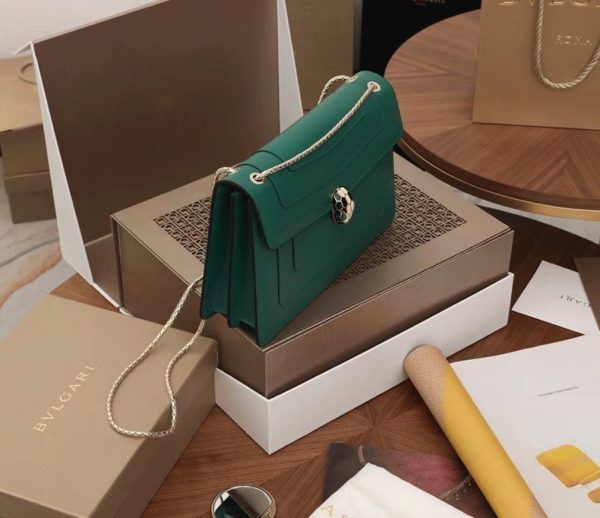 Grand sac à bandoulière Bvlgari Serpenti Forever en cuir de veau vert – Image 5