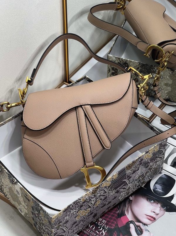 Faux Sac Saddle Dior avec bandoulière en veau grainé taupe chaud – Image 7