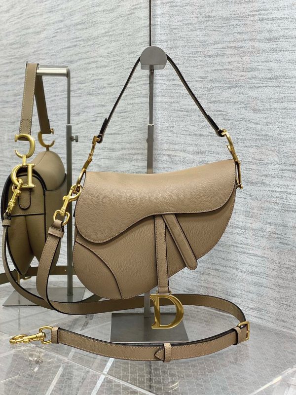 Réplique Sac Saddle Dior avec bandoulière en veau grainé sable – Image 4