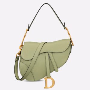 Imitation Sac Saddle Dior avec bandoulière en veau grainé vert éthéré