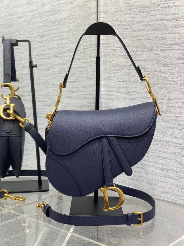 Réplique Sac Saddle Dior avec bandoulière en veau grainé bleu indigo – Image 2