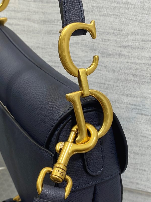 Réplique Sac Saddle Dior avec bandoulière en veau grainé bleu indigo – Image 8