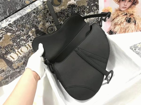 Faux Sac Saddle Dior en veau ultramat noir – Image 3