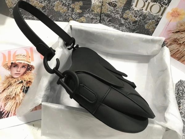 Faux Sac Saddle Dior en veau ultramat noir – Image 7
