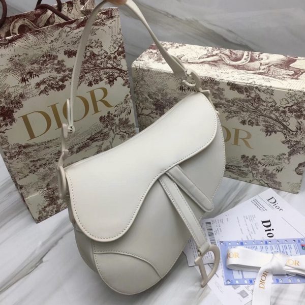 Fausse Sac Saddle Dior en veau ultramat blanc – Image 2