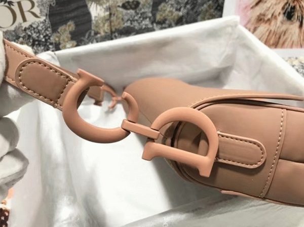 Réplique Sac Saddle Dior en veau ultramat rose poudré – Image 9