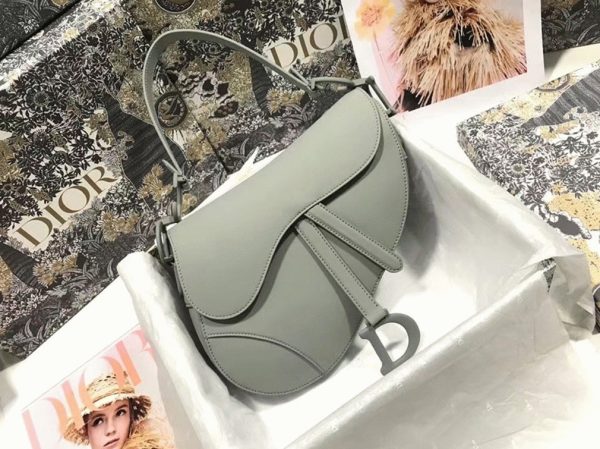Faux Sac Saddle Dior en veau ultramat gris – Image 2