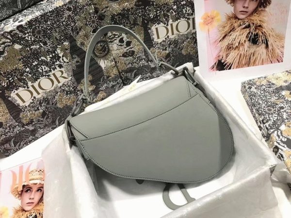 Faux Sac Saddle Dior en veau ultramat gris – Image 8