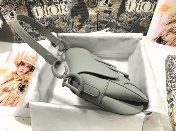 Faux Sac Saddle Dior en veau ultramat gris – Image 10