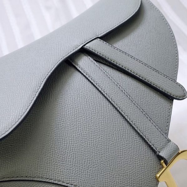 Fausse Sac Saddle Dior en veau grainé gris – Image 9