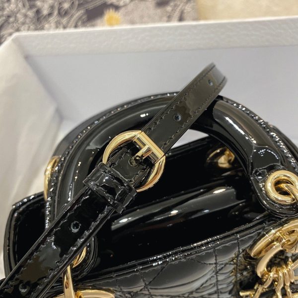 Réplique Micro Sac Lady Dior en veau verni cannage noir – Image 4