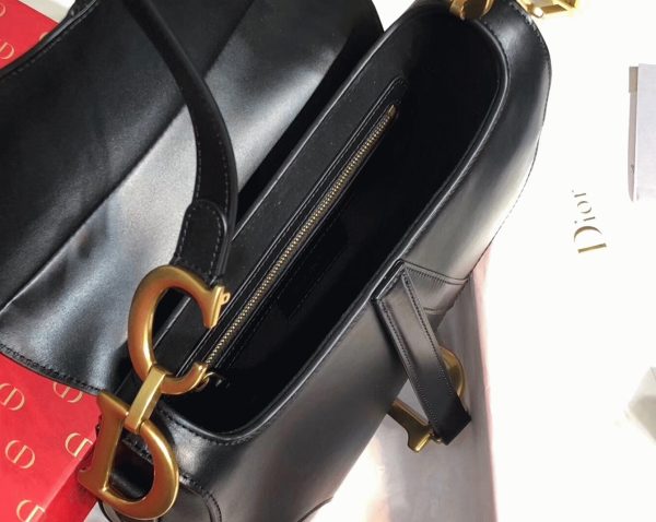 Fausse Sac Saddle Dior en veau lisse noir – Image 2