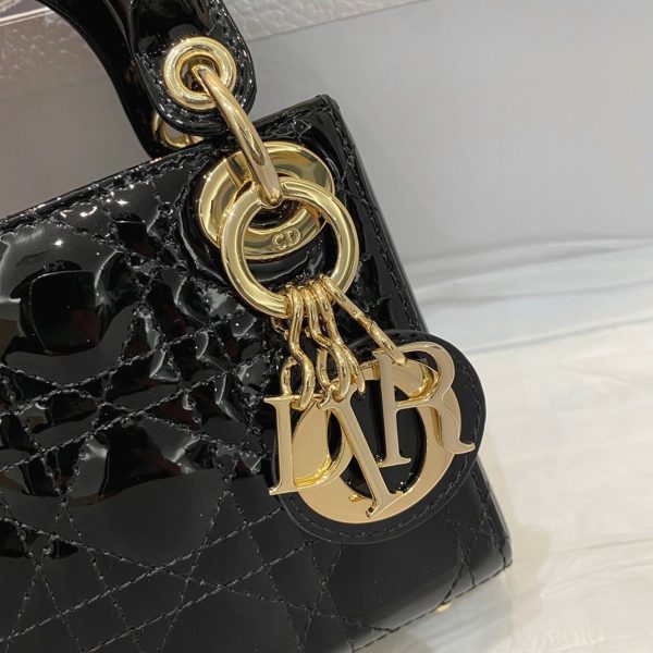 Réplique Micro Sac Lady Dior en veau verni cannage noir – Image 6