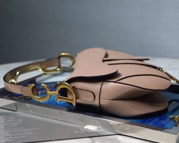 Fausse Sac Saddle Dior en veau grainé rose poudré – Image 9