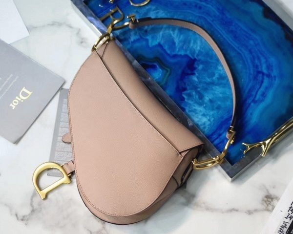 Fausse Sac Saddle Dior en veau grainé rose poudré – Image 10