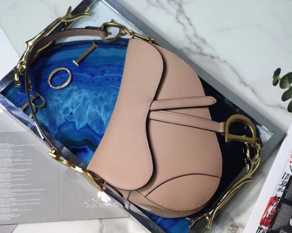 Fausse Sac Saddle Dior en veau grainé rose poudré – Image 12