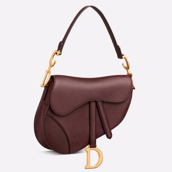 Contrefaçon Sac Saddle Dior en veau grainé amarante