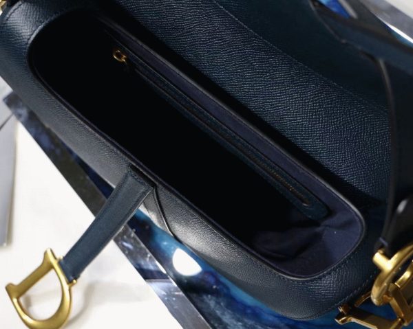 Imitation Sac Saddle Dior en veau grainé bleu indigo – Image 2