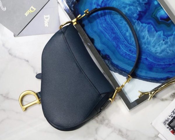 Imitation Sac Saddle Dior en veau grainé bleu indigo – Image 9