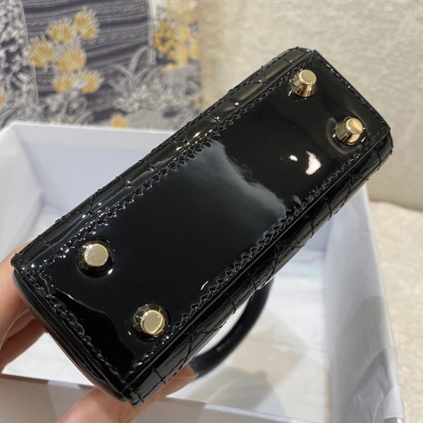 Réplique Micro Sac Lady Dior en veau verni cannage noir – Image 8