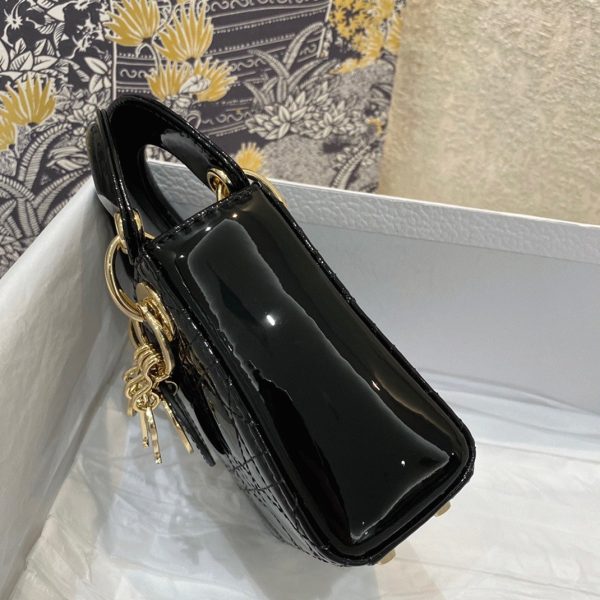 Réplique Micro Sac Lady Dior en veau verni cannage noir – Image 9
