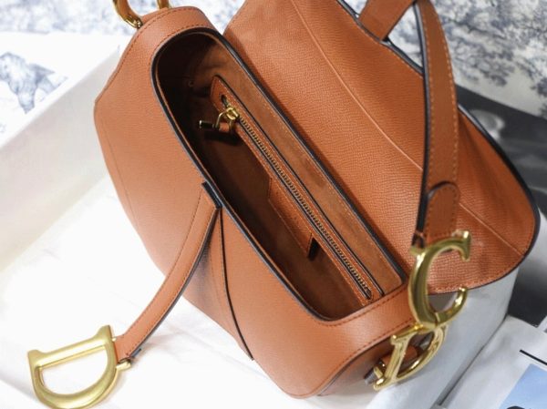 Réplique Sac Saddle Dior en veau grainé brun foncé – Image 6