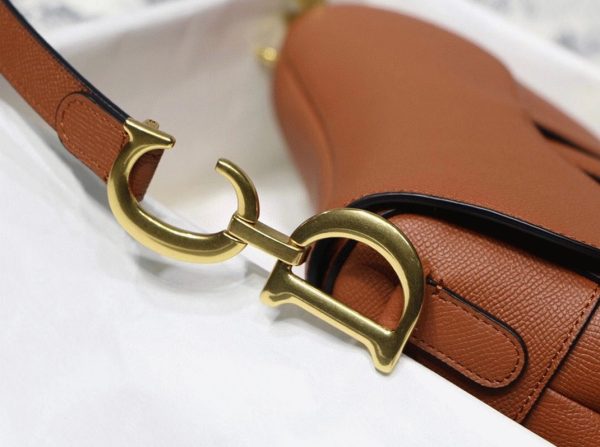 Réplique Sac Saddle Dior en veau grainé brun foncé – Image 8