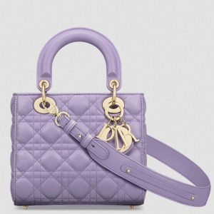 Fausse Petit Sac Lady Dior en agneau lilas avec breloques résine