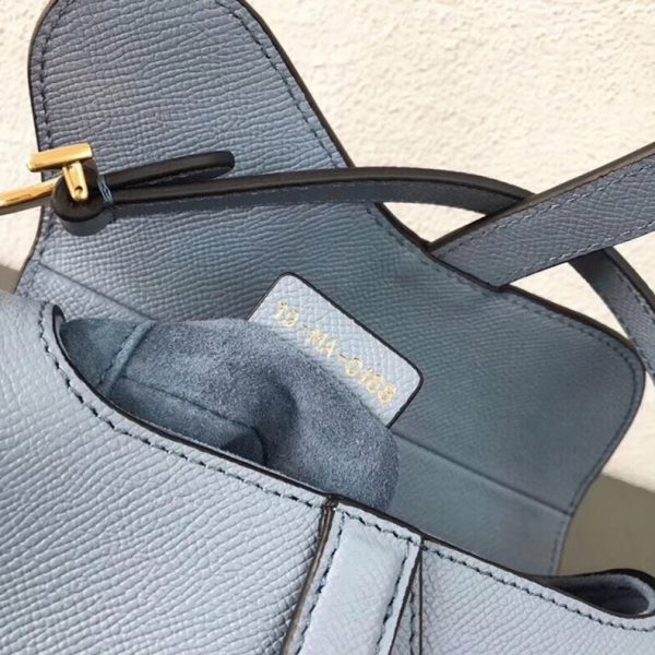 Contrefaçon Sac Saddle Dior en veau grainé bleu ciel – Image 3