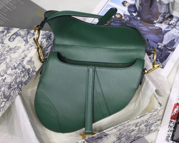 Faux Sac Saddle Dior en veau grainé vert – Image 5