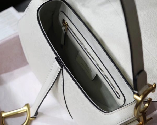 Réplique Sac Saddle Dior en veau grainé blanc – Image 3