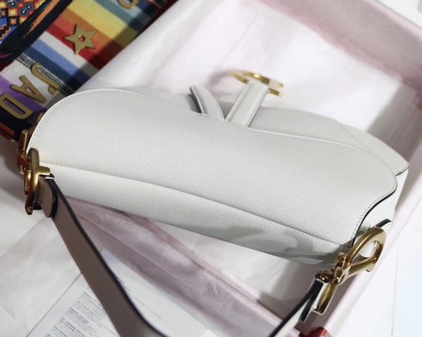 Réplique Sac Saddle Dior en veau grainé blanc – Image 4