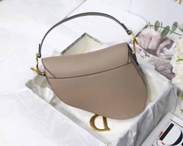 Fausse Sac Saddle Dior en veau grainé taupe chaud – Image 8