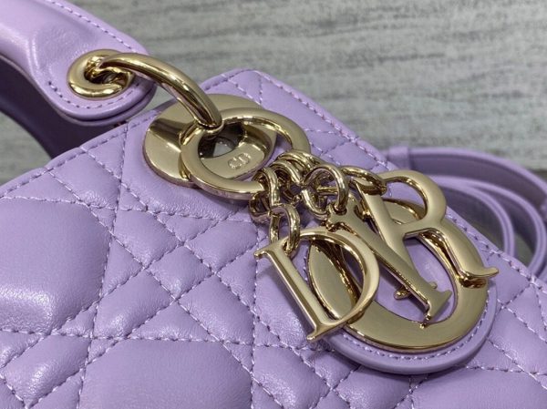 Contrefaçon Mini Sac Lady Dior en lilas – Image 3