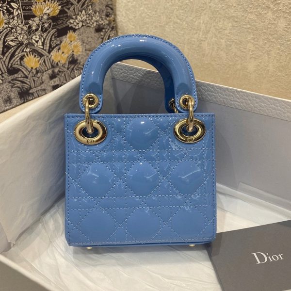 Faux Micro Sac Lady Dior en veau verni cannage bleu – Image 3