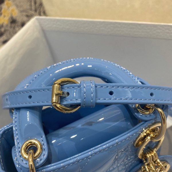 Faux Micro Sac Lady Dior en veau verni cannage bleu – Image 4