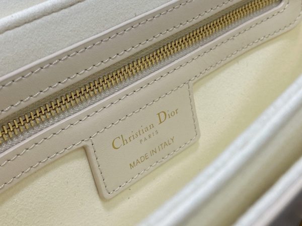 Réplique Sac Dior 30 Montaigne Avenue en veau box blanc – Image 4
