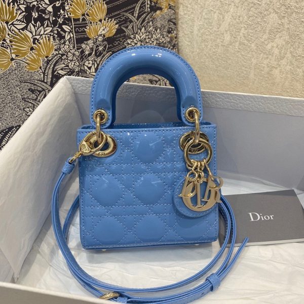 Faux Micro Sac Lady Dior en veau verni cannage bleu – Image 9
