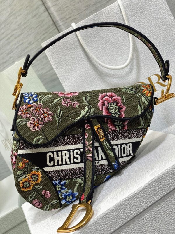 Contrefaçon Sac Saddle Dior en broderie Petites Fleurs multicolores vertes – Image 2