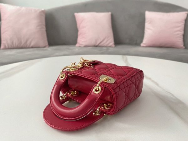 Réplique Micro Sac Lady Dior en agneau cannage rouge – Image 3