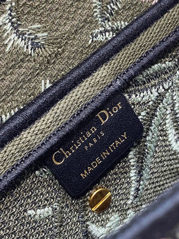Contrefaçon Sac Saddle Dior en broderie Petites Fleurs multicolores vertes – Image 7