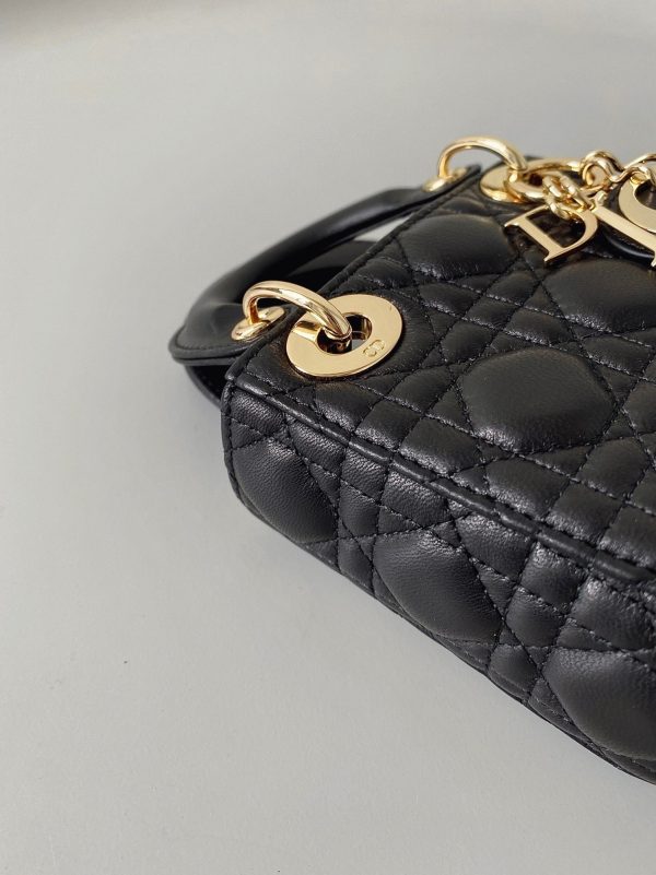 Fausse Micro Sac Lady Dior en agneau cannage noir – Image 9