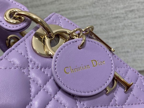 Contrefaçon Mini Sac Lady Dior en lilas – Image 5