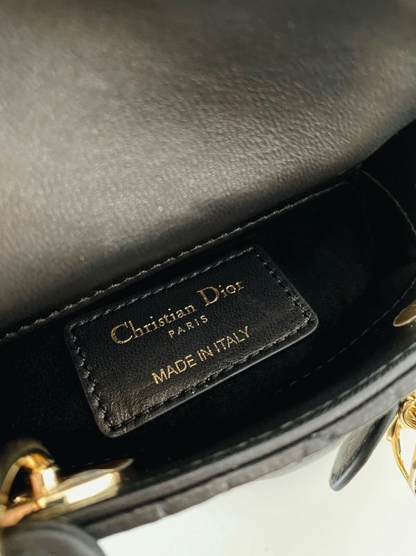 Fausse Micro Sac Lady Dior en agneau cannage noir – Image 7