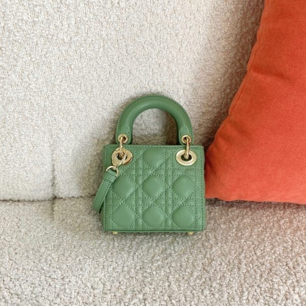 Contrefaçon Micro Sac Lady Dior en agneau cannage menthe – Image 4