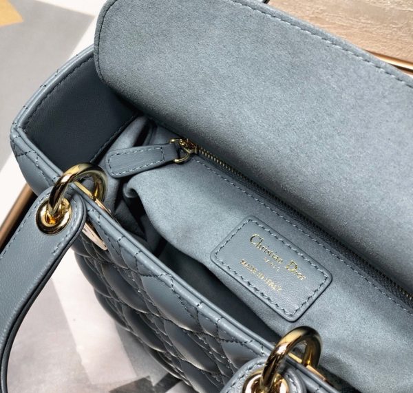 Fausse Petit Sac Lady Dior My ABCDior en agneau cannage bleu – Image 6